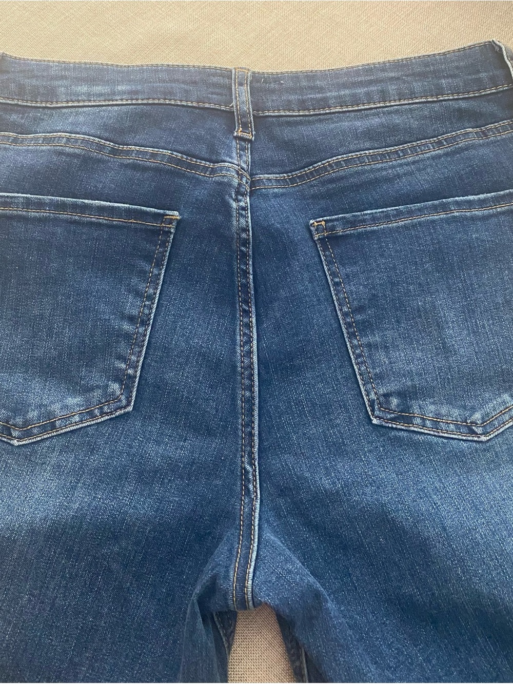 Kut from the Kloth Elizabeth Straight leg high waisted Jeans. - Picture 4 of 4